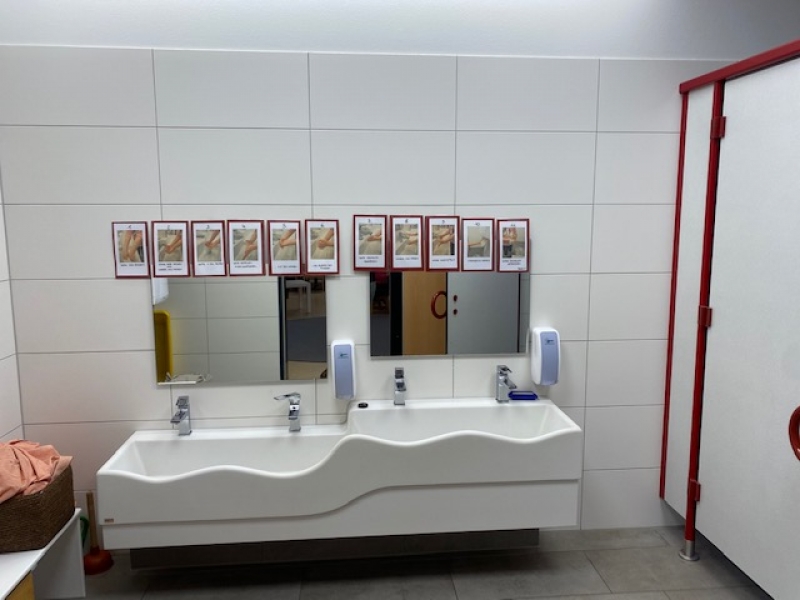 Wachbecken, die sich sowohl für jüngere als auch ältere Kinder eignen. 